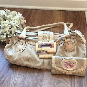 Guess bag and wallet!